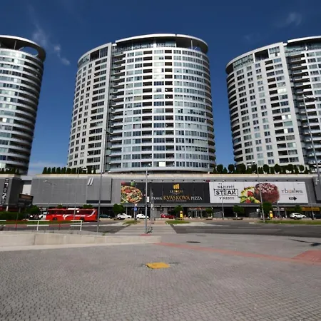 Bratislava Apartments Centre & Stadium & Concerts & Parking Ashley Lägenhet *